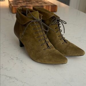 Elegant Olive Lace-Up Suede Boots